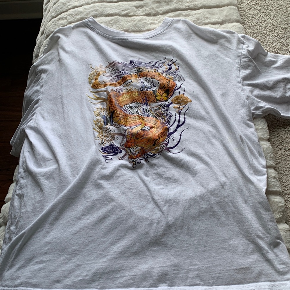 White Overszie T-Shirt with Dragon on Front